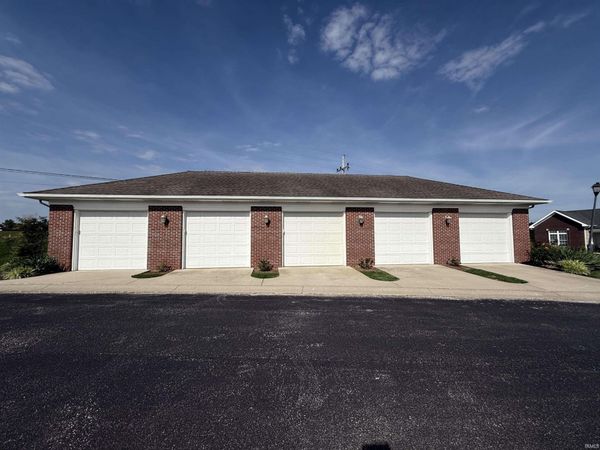 1114 N Fox Ridge Links Drive, Vincennes, IN 47591