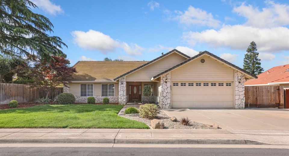 924 East Milgeo Avnue, Ripon, CA 95366 Photo