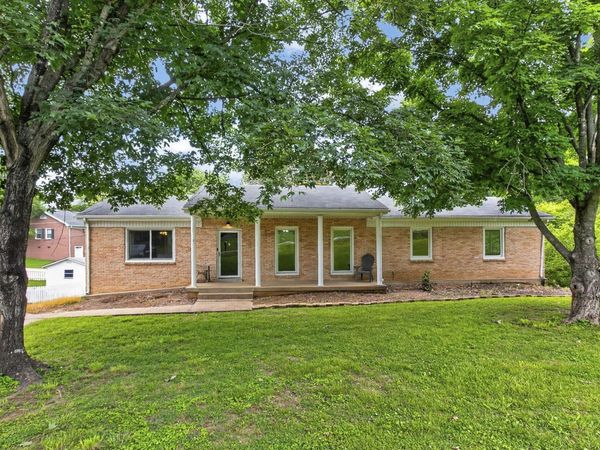 921 Azalea Dr, Columbia, TN 38401