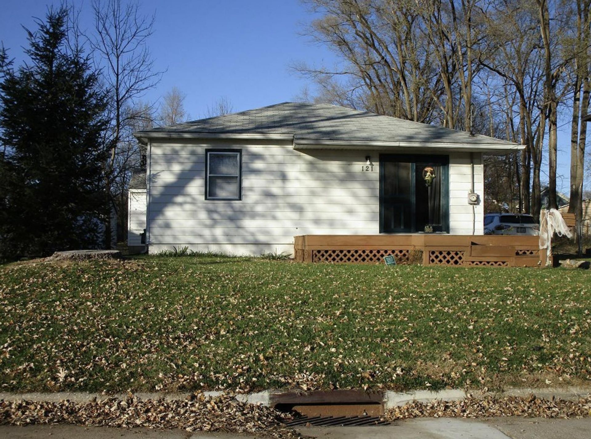 121 Wycombe Street, Waterloo, IA 50703 Main Photo