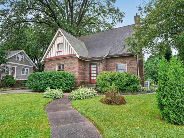 250 Kenilworth Road, Waterloo, IA 50701
