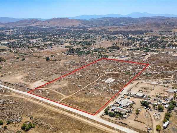 19 Lukens, Perris, CA 92570