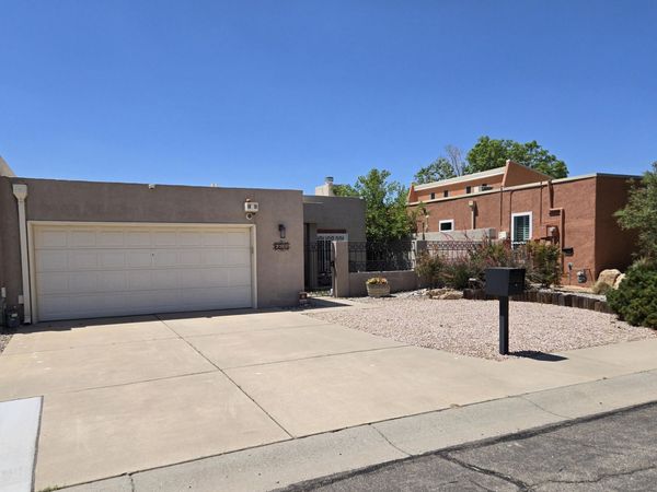 6605 Casa Loma NE, Albuquerque, NM 87109