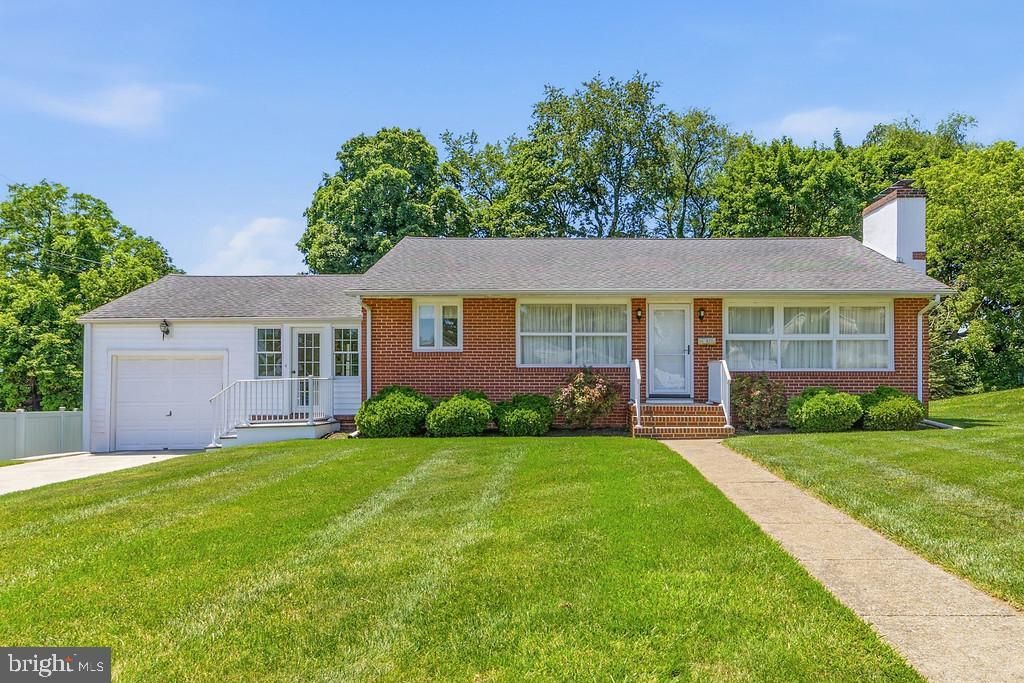 102 Glenview Drive, Lawrence, NJ 08648 Main Photo