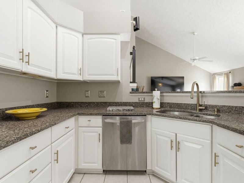 8282 Skelton Court, Blacklick, OH 43004 Photo 12