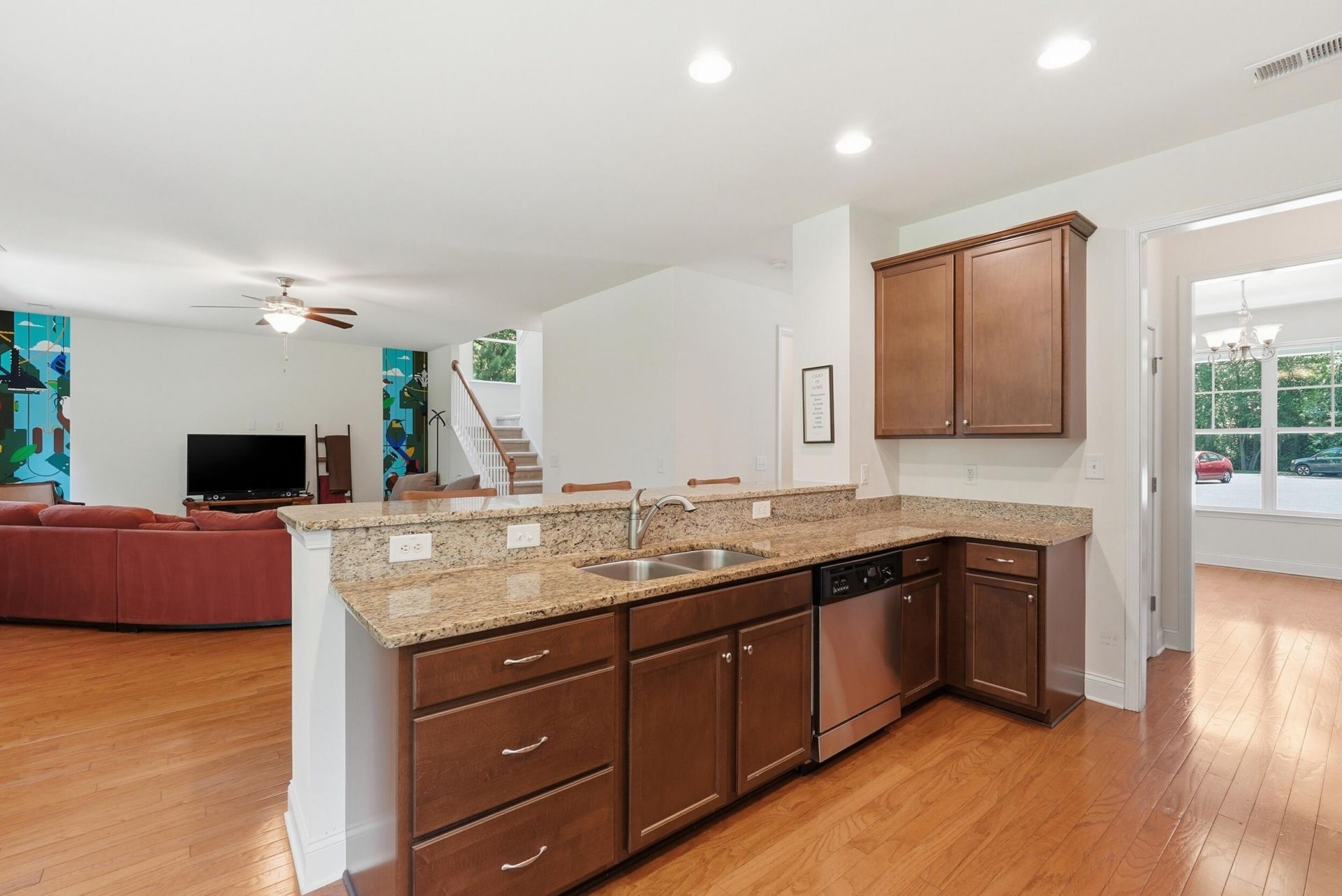 2432 Valentine Way Photo 10
