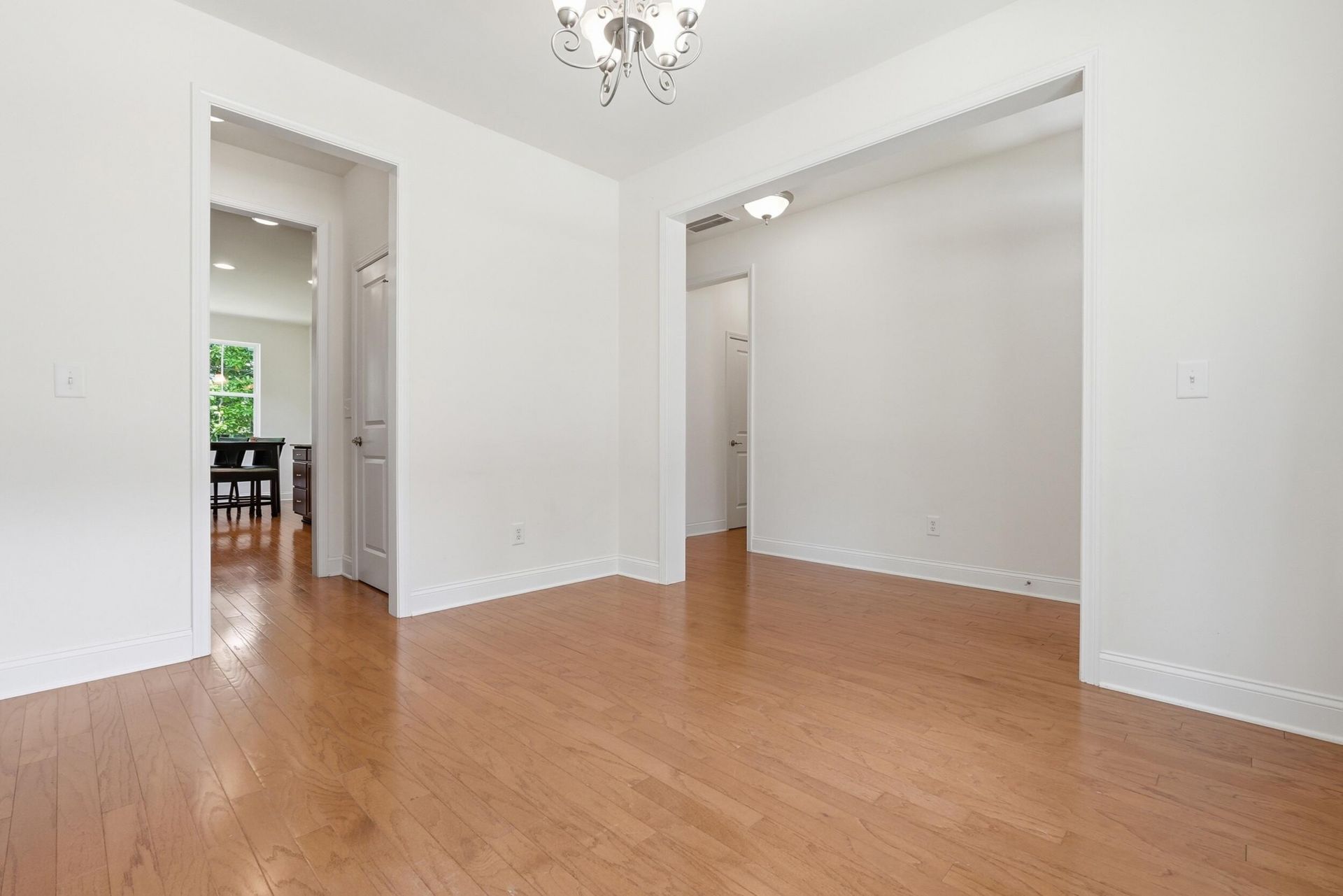 2432 Valentine Way Photo 11