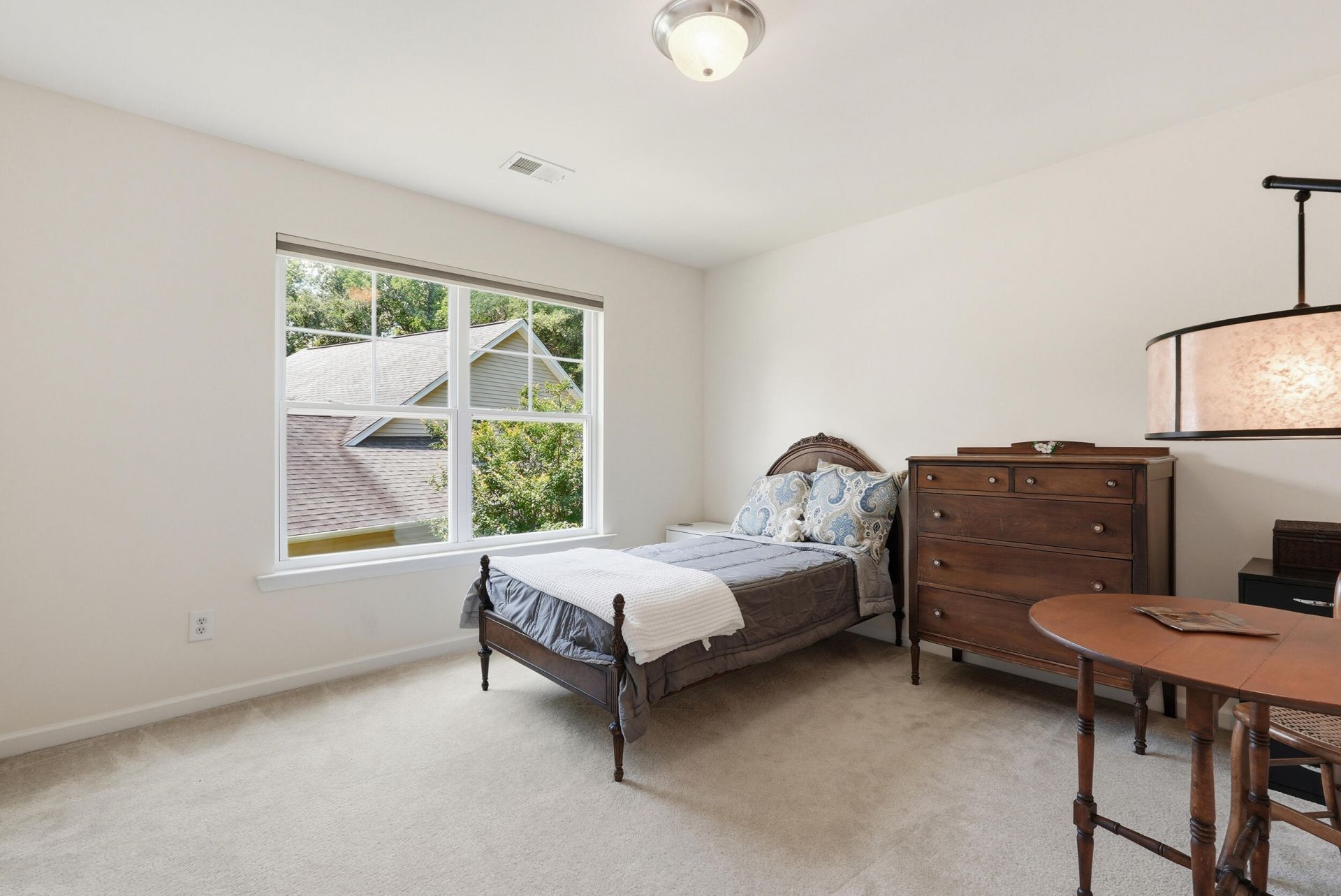 2432 Valentine Way Photo 17