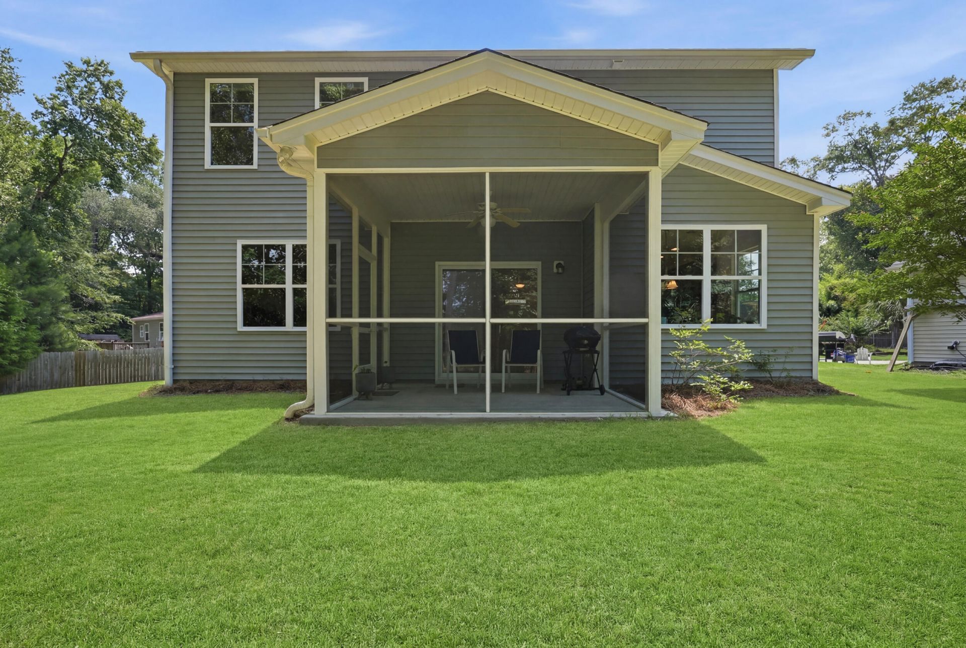 2432 Valentine Way Photo 24