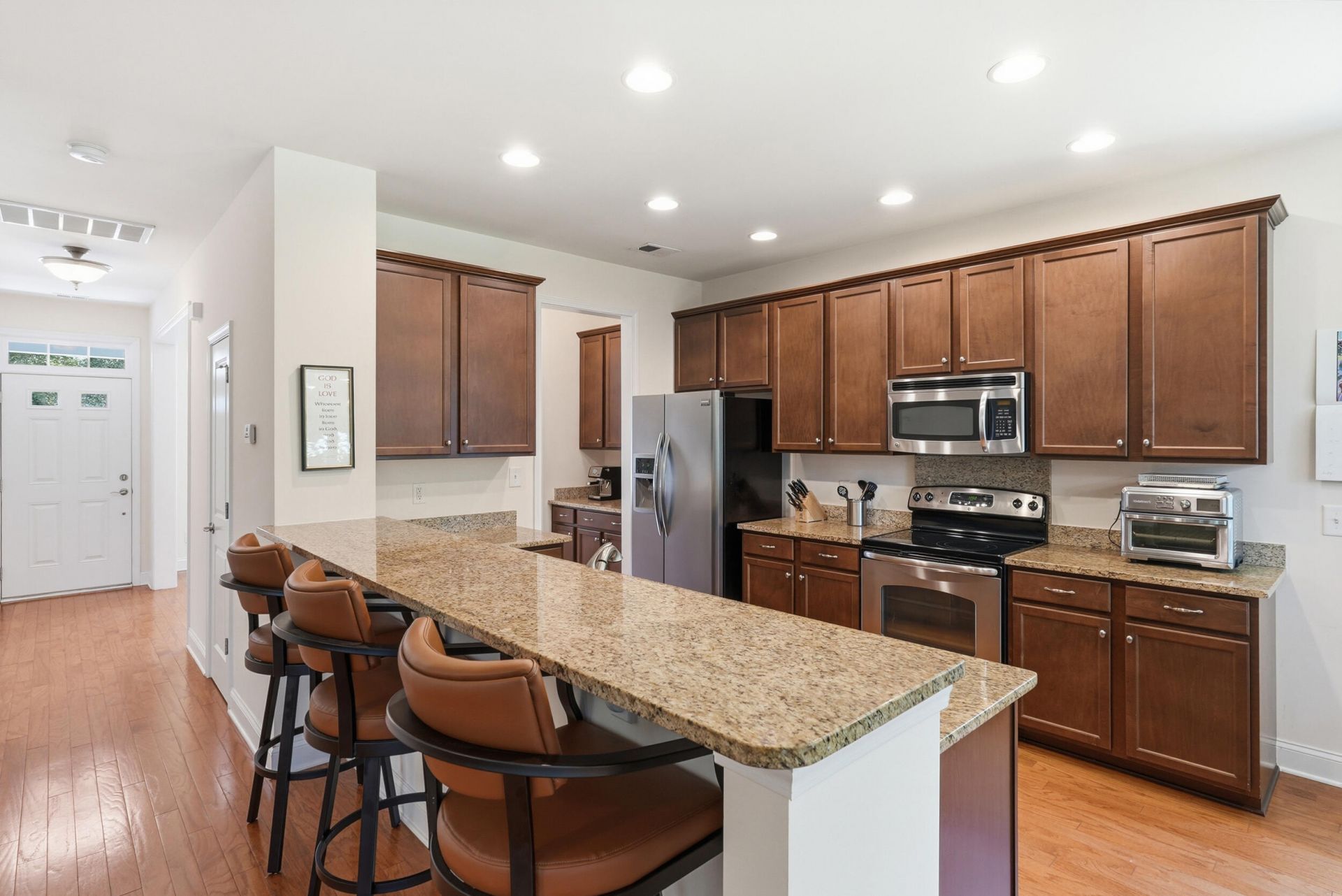 2432 Valentine Way Photo 9