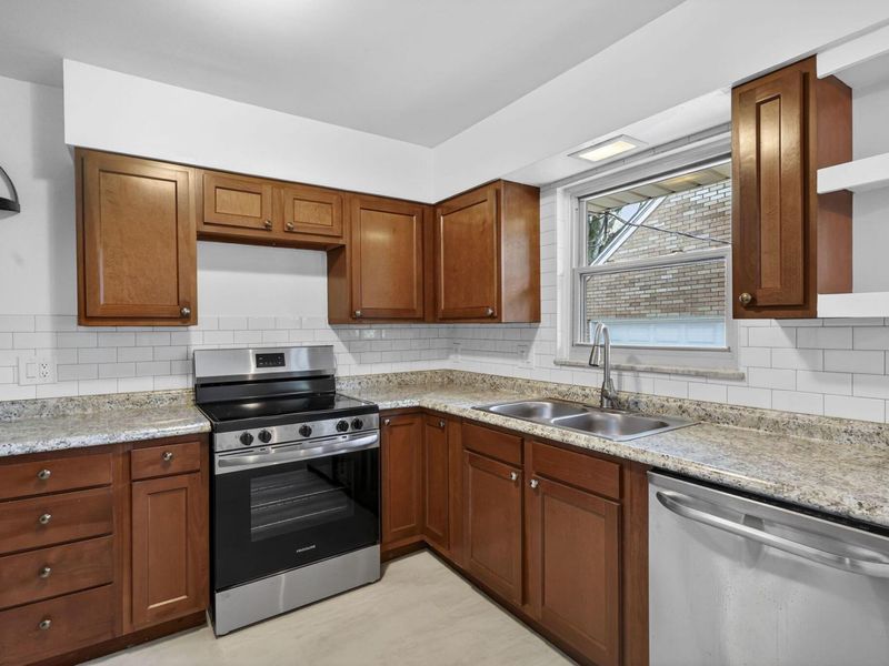 1297 Shanley Drive, Columbus, OH 43224 Photo 13