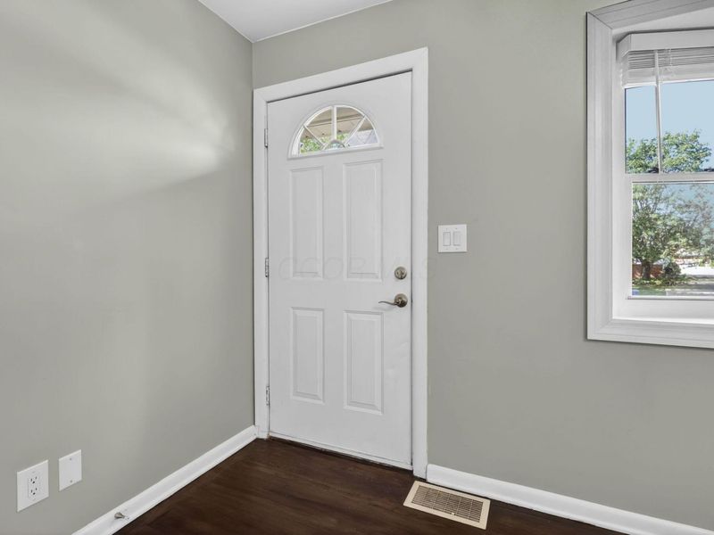 1297 Shanley Drive, Columbus, OH 43224 Photo 5