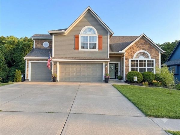 919 S 12th Street, Louisburg, KS 66053