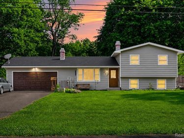 413 Alvena Avenue, Pennfield Township, Mi 49017
