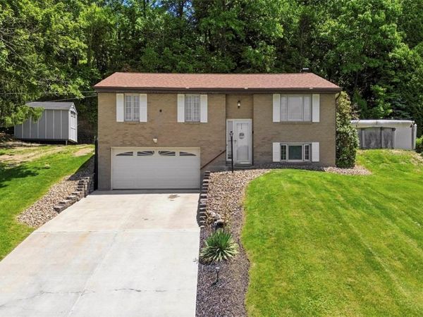 38 Lynncrest Cir, Cecil, PA 15321