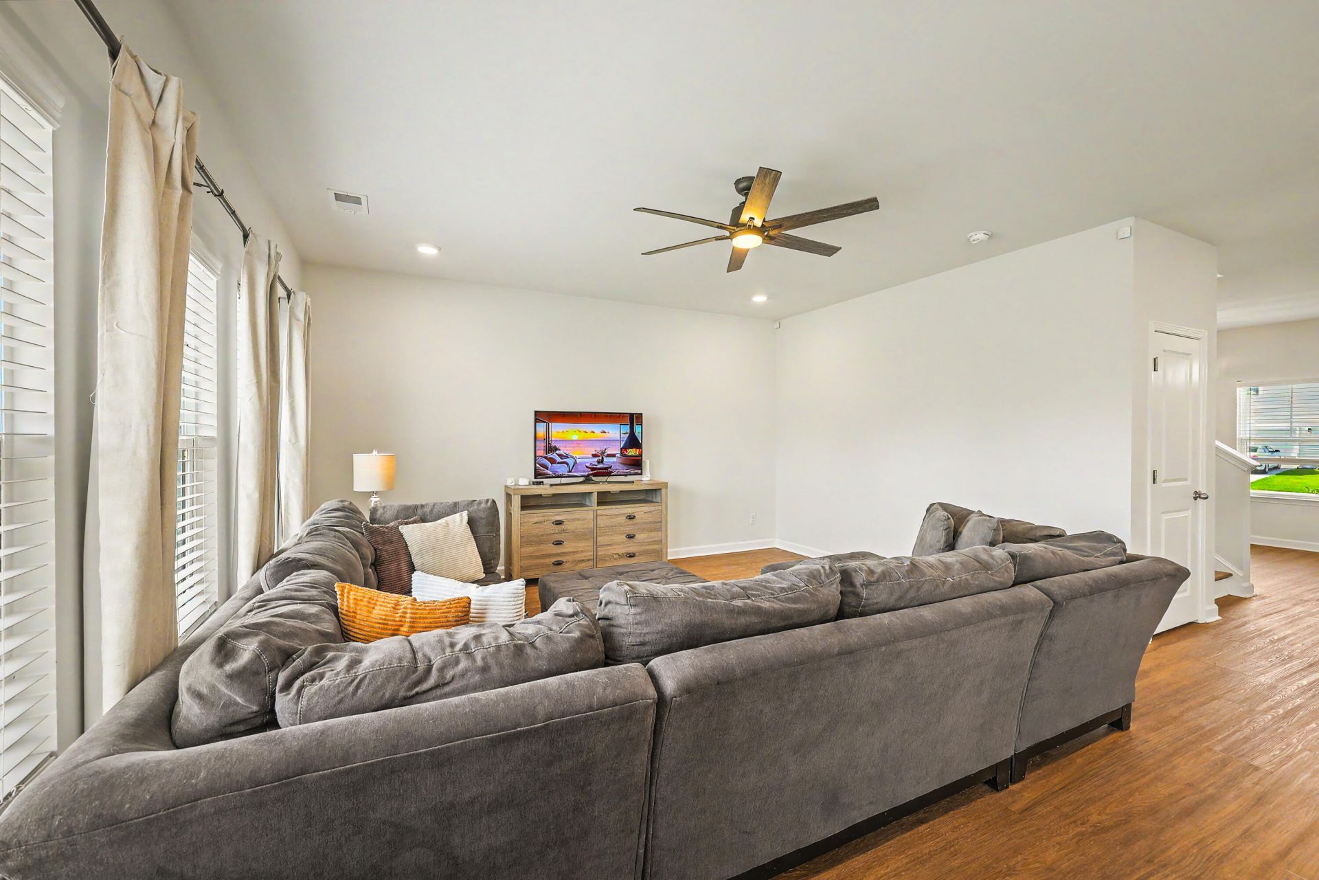 418 Carrara Drive Photo 9
