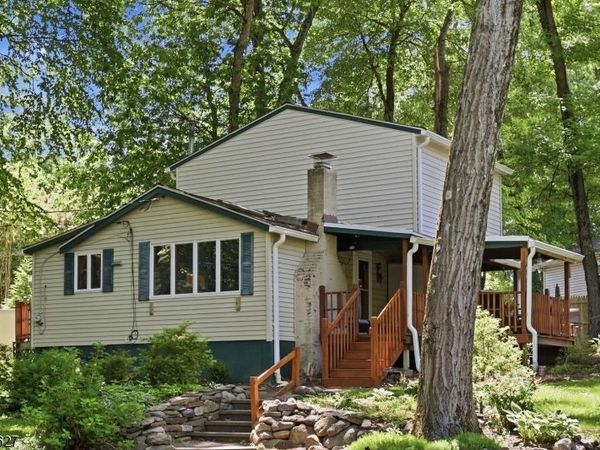 9 Juniper Trl, Kinnelon, NJ 07405