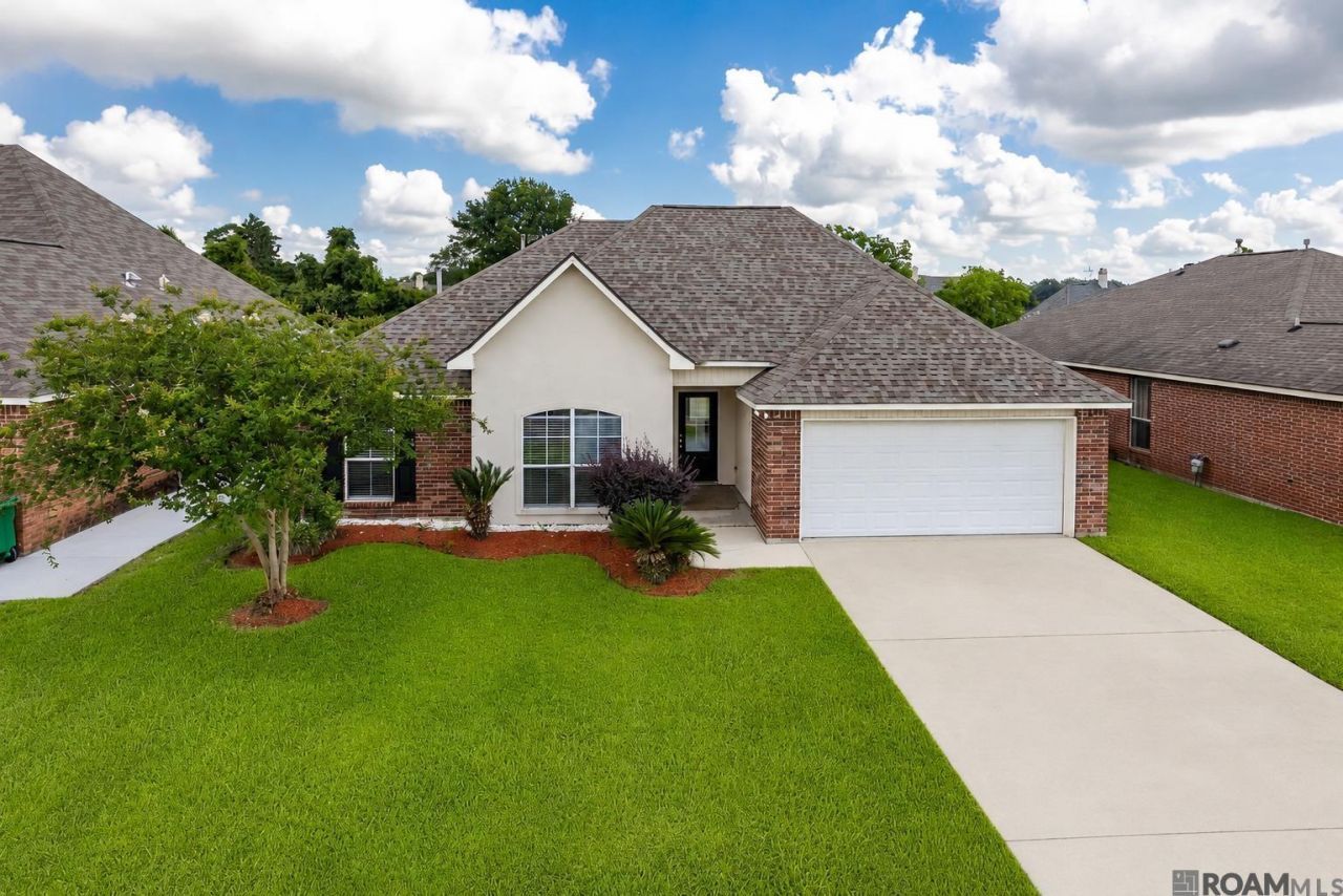 11297 Shady Bend Dr, Denham Springs, LA 70726 Main Photo