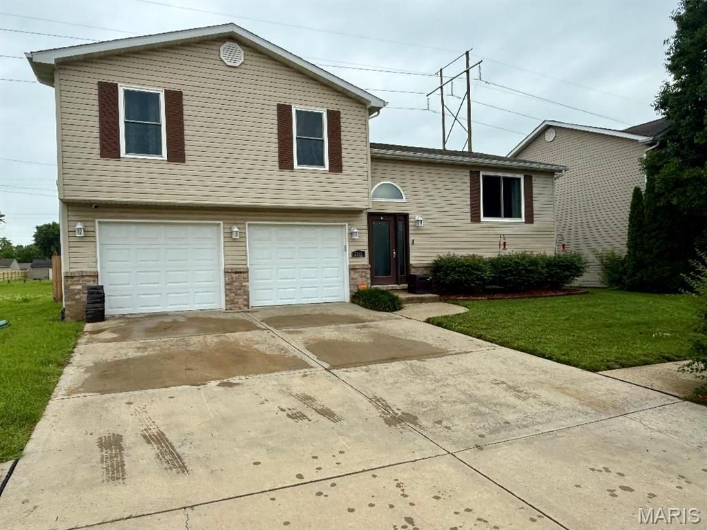 2229 Hunters Point Drive, Granite City, IL 62040 Main Photo