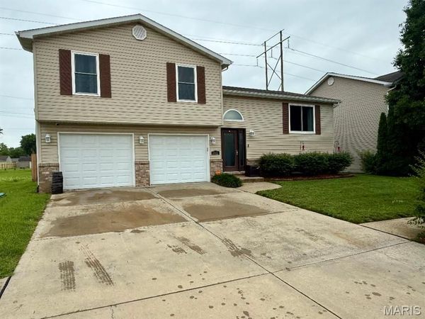 2229 Hunters Point Drive, Granite City, IL 62040