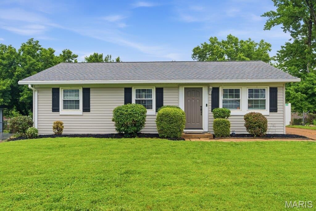 127 E Marseille Drive , Saint Louis, MO 63129 Main Photo