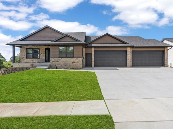 1647 Foxborough Drive , Marion, IA 52302