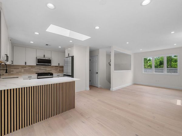 29 Rockway Rd, Peabody, MA 01960