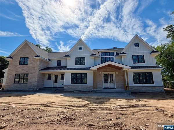 776 Commanche Lane, FRANKLIN LAKES, NJ 07417