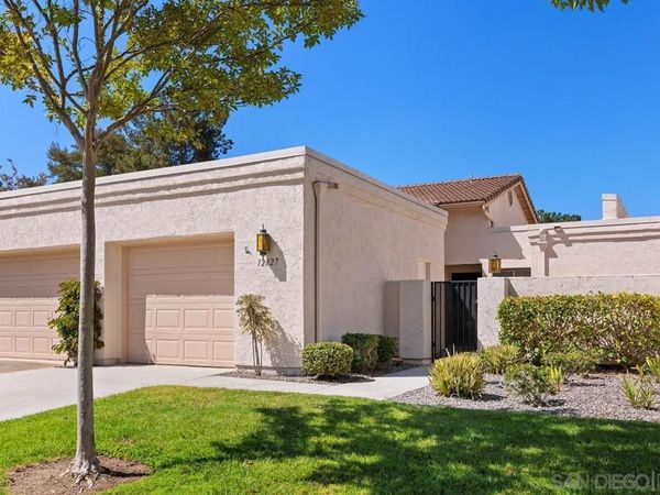 12827 Via Moura, San Diego, CA 92128