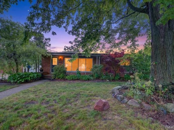 17509 Pershing Street, Livonia, MI 48152