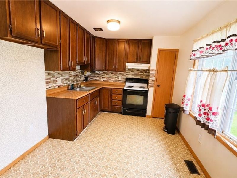 401 Josephine Street, Toronto, OH 43964 Photo 7