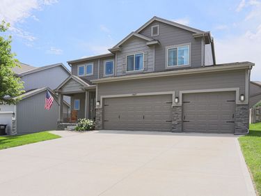 18607 BLACKWALNUT Street, OMAHA, NE 68136