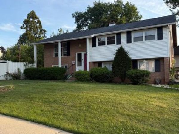 2400 LINDALE DRIVE, READING, PA 19609