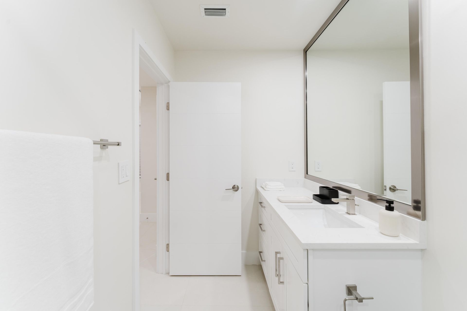 3199 NE 6th Drive, Boca Raton, FL 33431 Photo