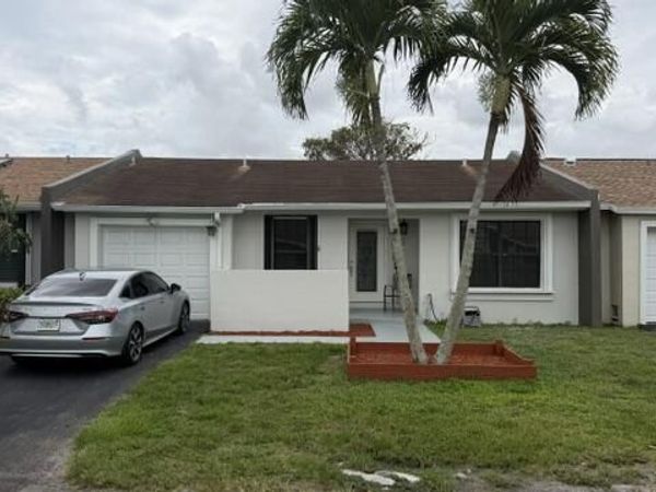 5460 S Lakewood Cir S S, Unit C, Margate, FL 33063
