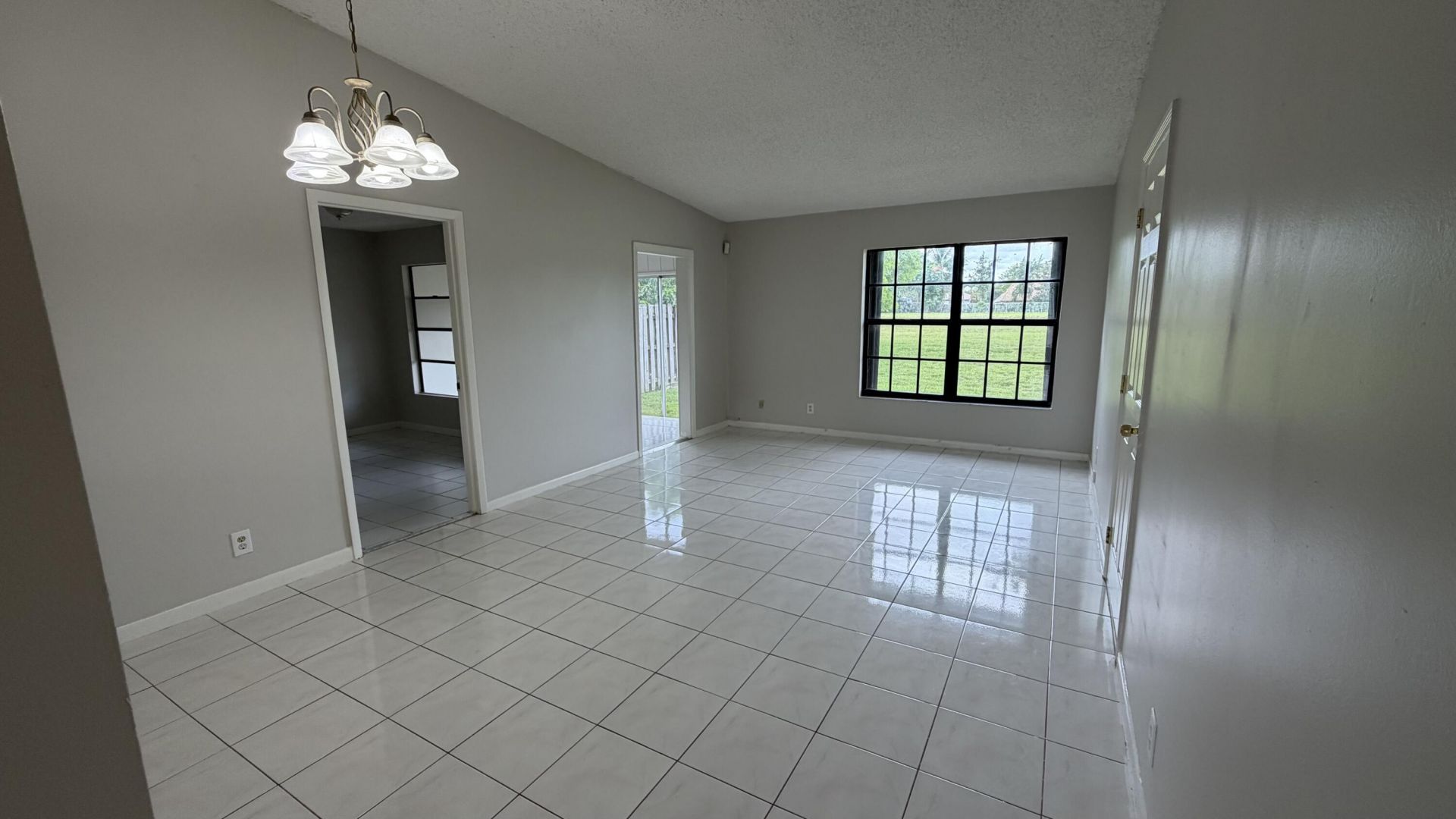 5460 S Lakewood Cir S S, Unit C, Margate, FL 33063 Photo