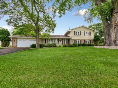174 Spring Valley Drive, Bloomington, MN 55420