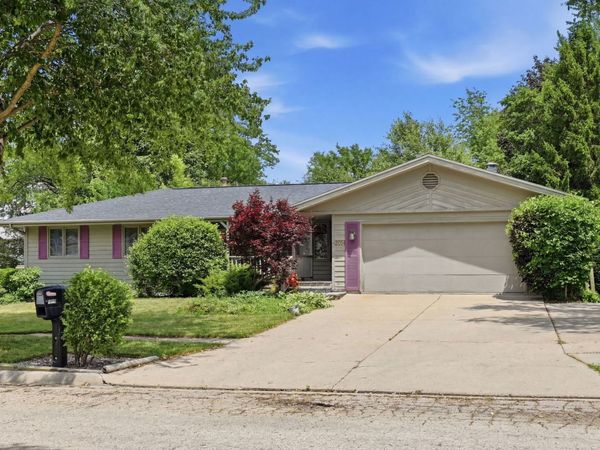 2014 Cimarron Drive , Freeport, IL 61032
