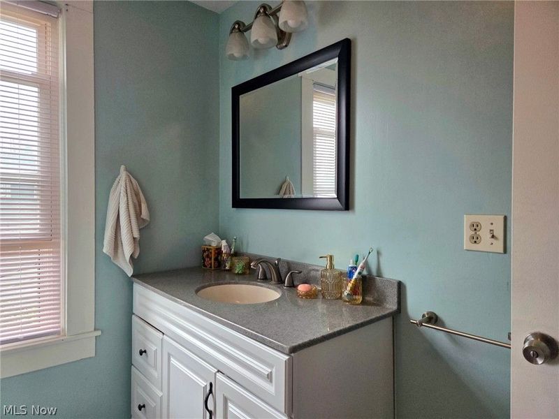 678 W Martin Street, East Palestine, OH 44413 Photo 12