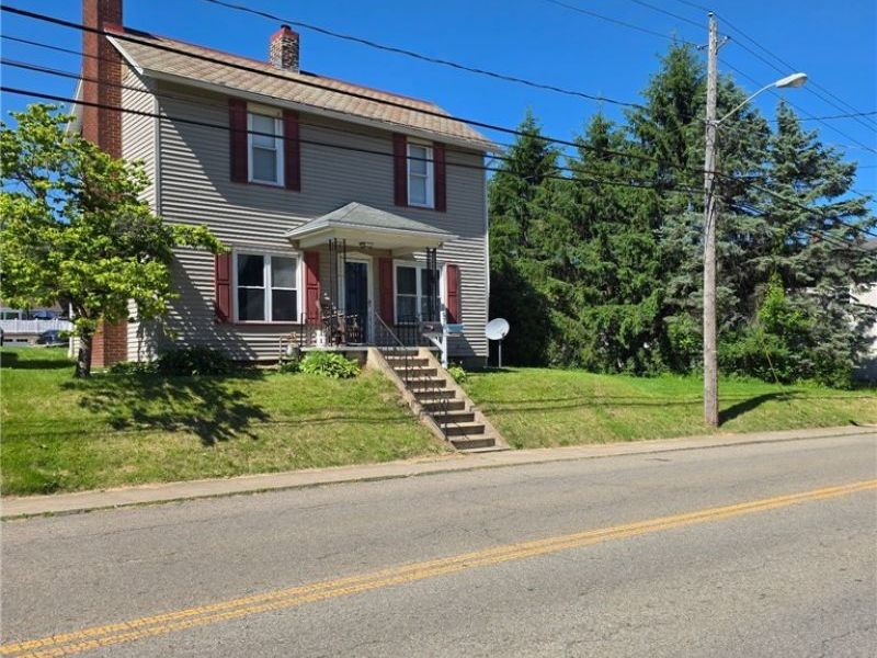 678 W Martin Street, East Palestine, OH 44413 Photo 2