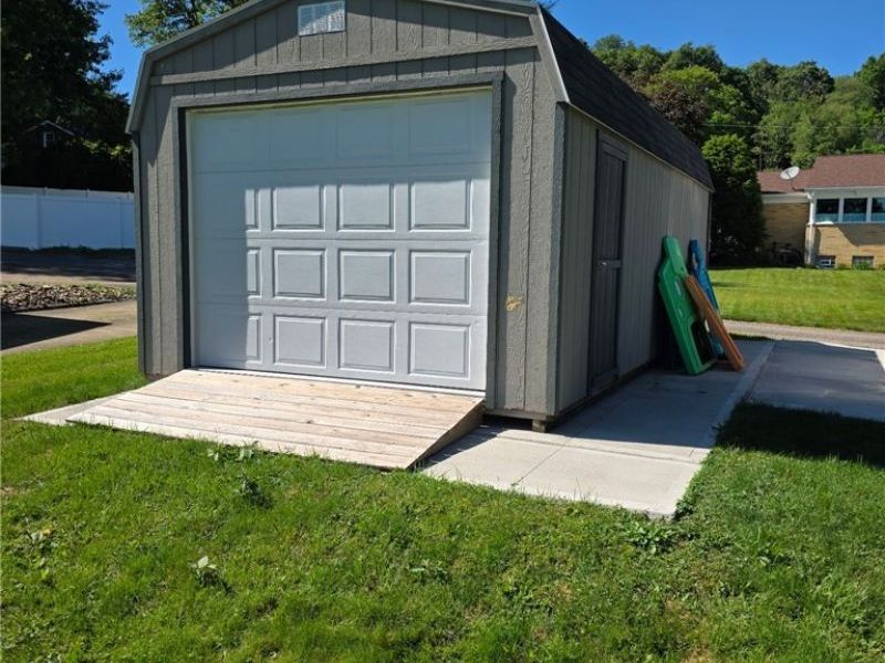 678 W Martin Street, East Palestine, OH 44413 Photo 21