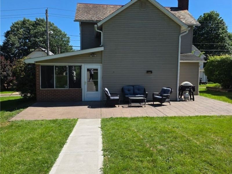 678 W Martin Street, East Palestine, OH 44413 Photo 3