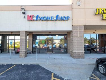 9322 N Oak Trafficway, Kansas City, MO 64155