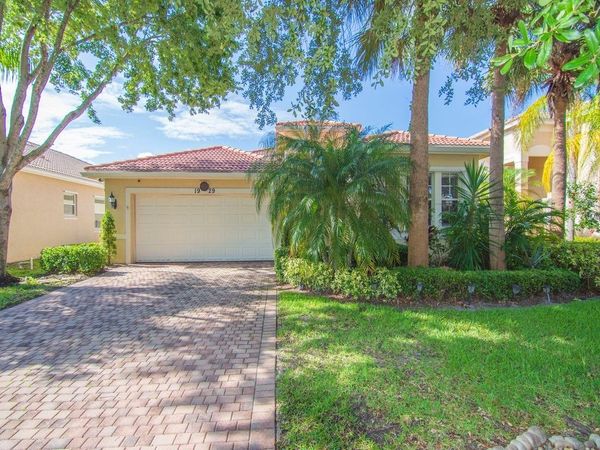1929 Grey Falcon Circle SW, Vero Beach, FL 32962