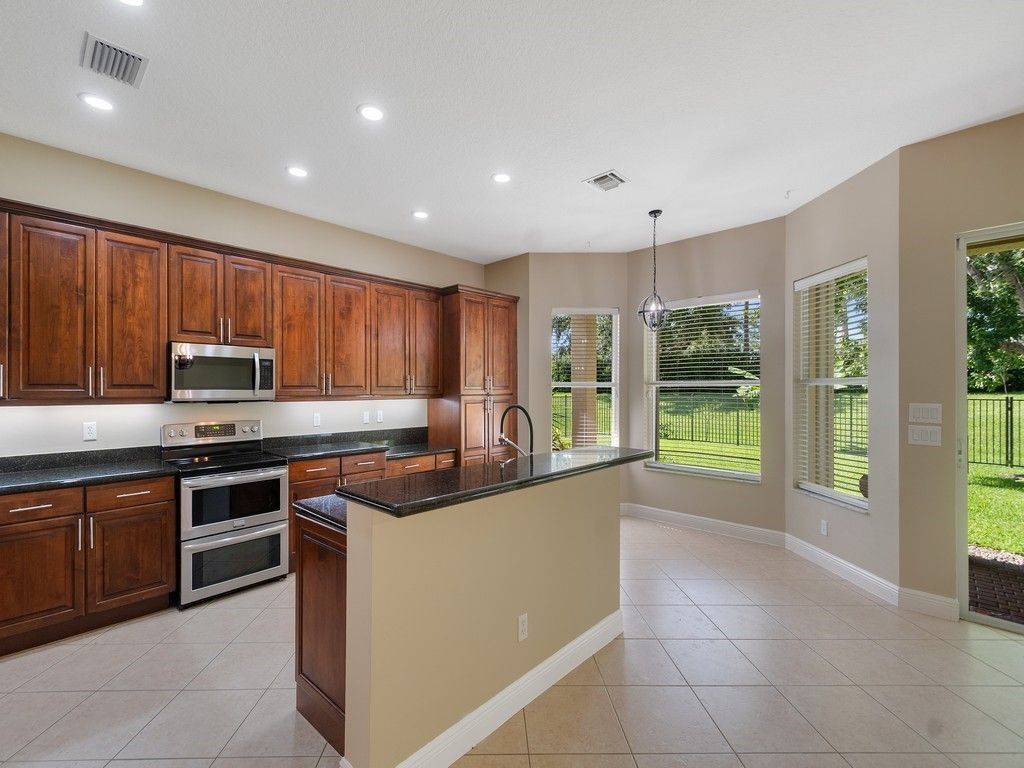1929 Grey Falcon Circle Sw, Vero Beach, FL 32962 Photo