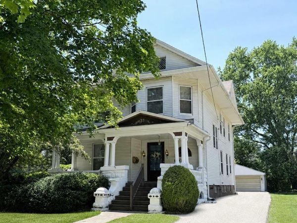 1238 N Prairie Street, Galesburg, IL 61401