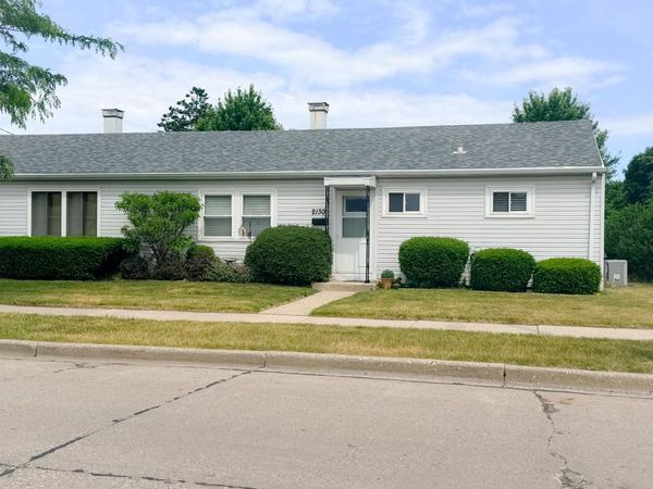2130 W Howard AVENUE, Milwaukee, WI 53221