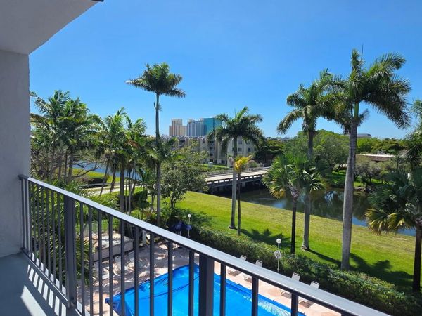 7900 Camino Circle, Unit 407, Miami, FL 33143