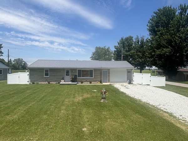 606 E Gatewood Drive, Westport, IN 47283