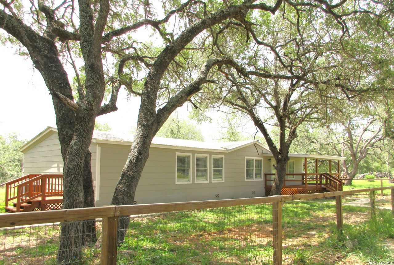 204 County Road 7725, Natalia, TX 78059 Main Photo